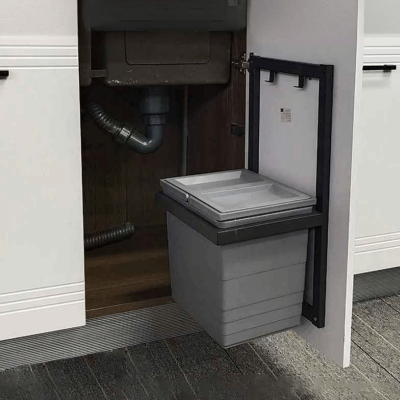 Poubelle sous évier dans une armoire