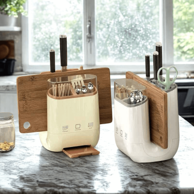 Range couvert HolderUtensil visuel beige et blanc.